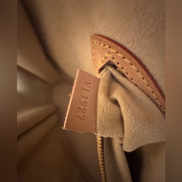 Louis Vuitton Babylone Monogram Tote - Picture 14 of 16